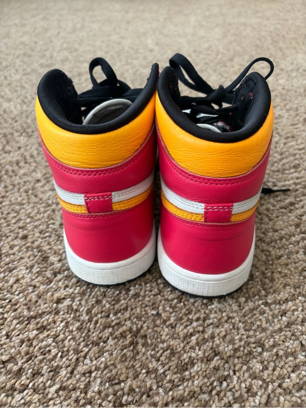 Air Jordan 1 Retro High OG “Light Fusion Red” 2021